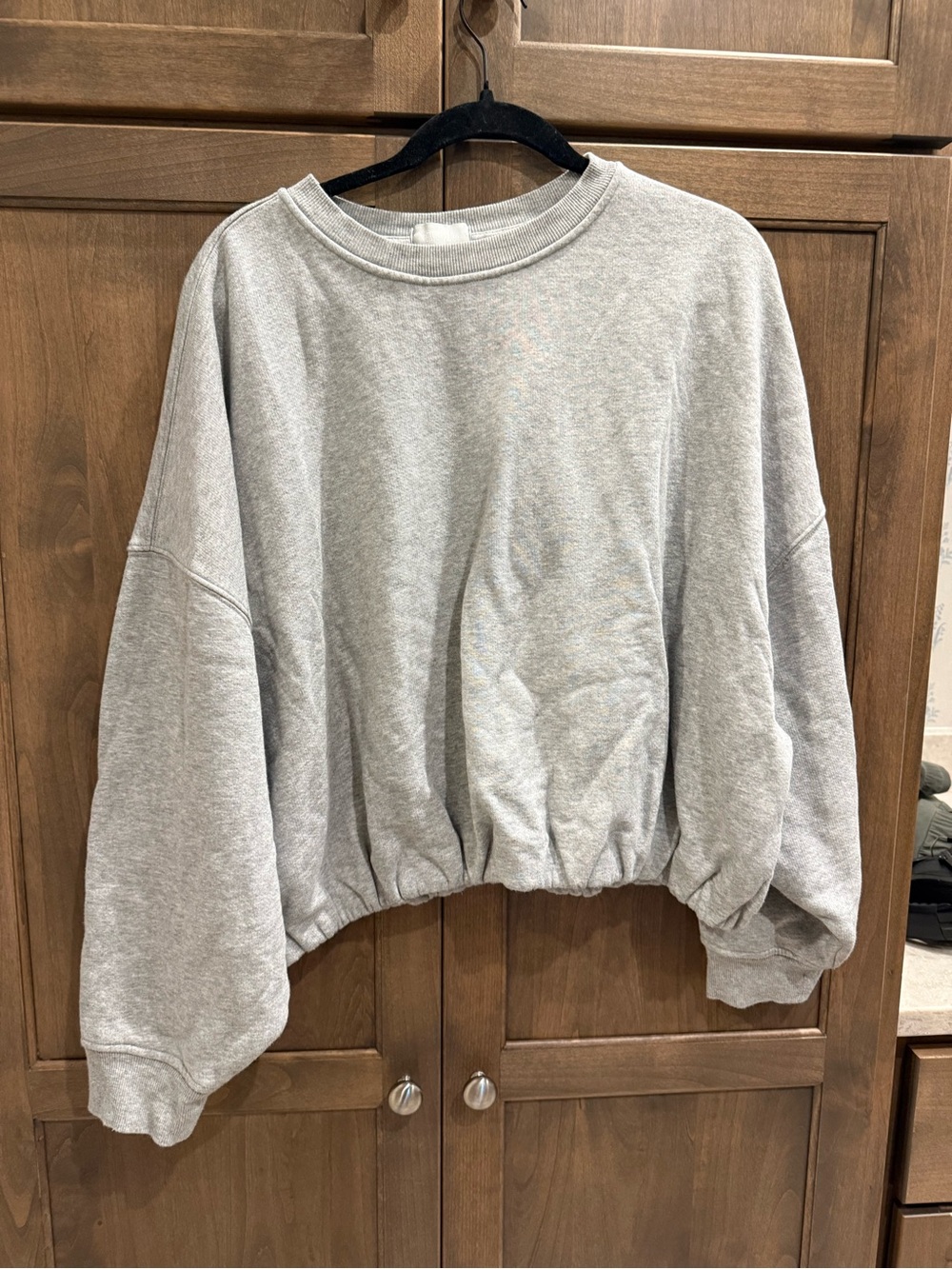 nuuds Cropped Elastic-Hem Crewneck Sweatshirt - Heather Gray